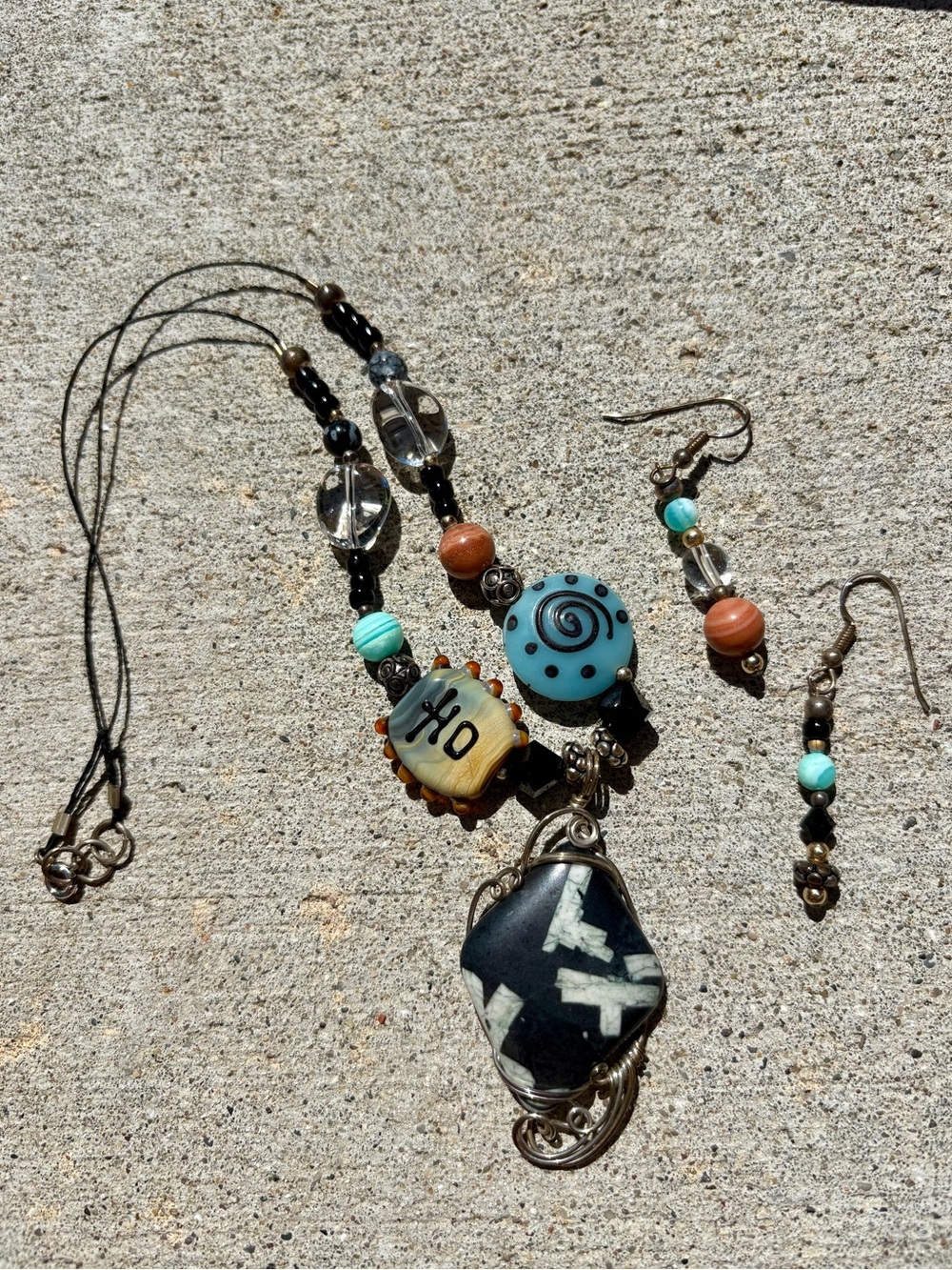 WIRE WRAPPED STONE PENDANT AND BEADED NECKLACE AND DANGLING EARRINGS